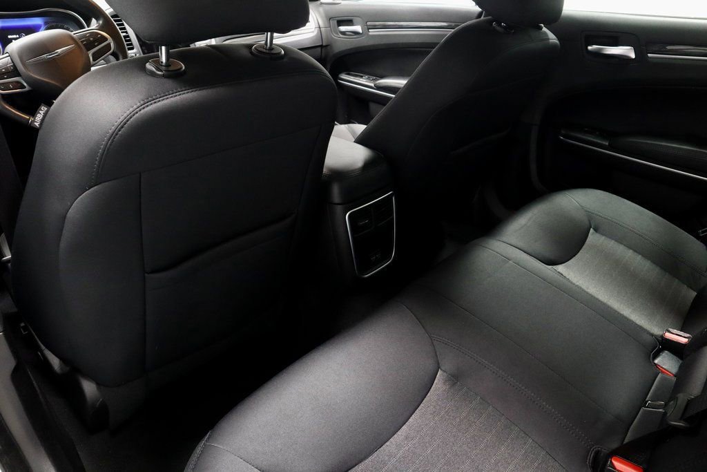 Used 2022 Chrysler 300 Touring image 20