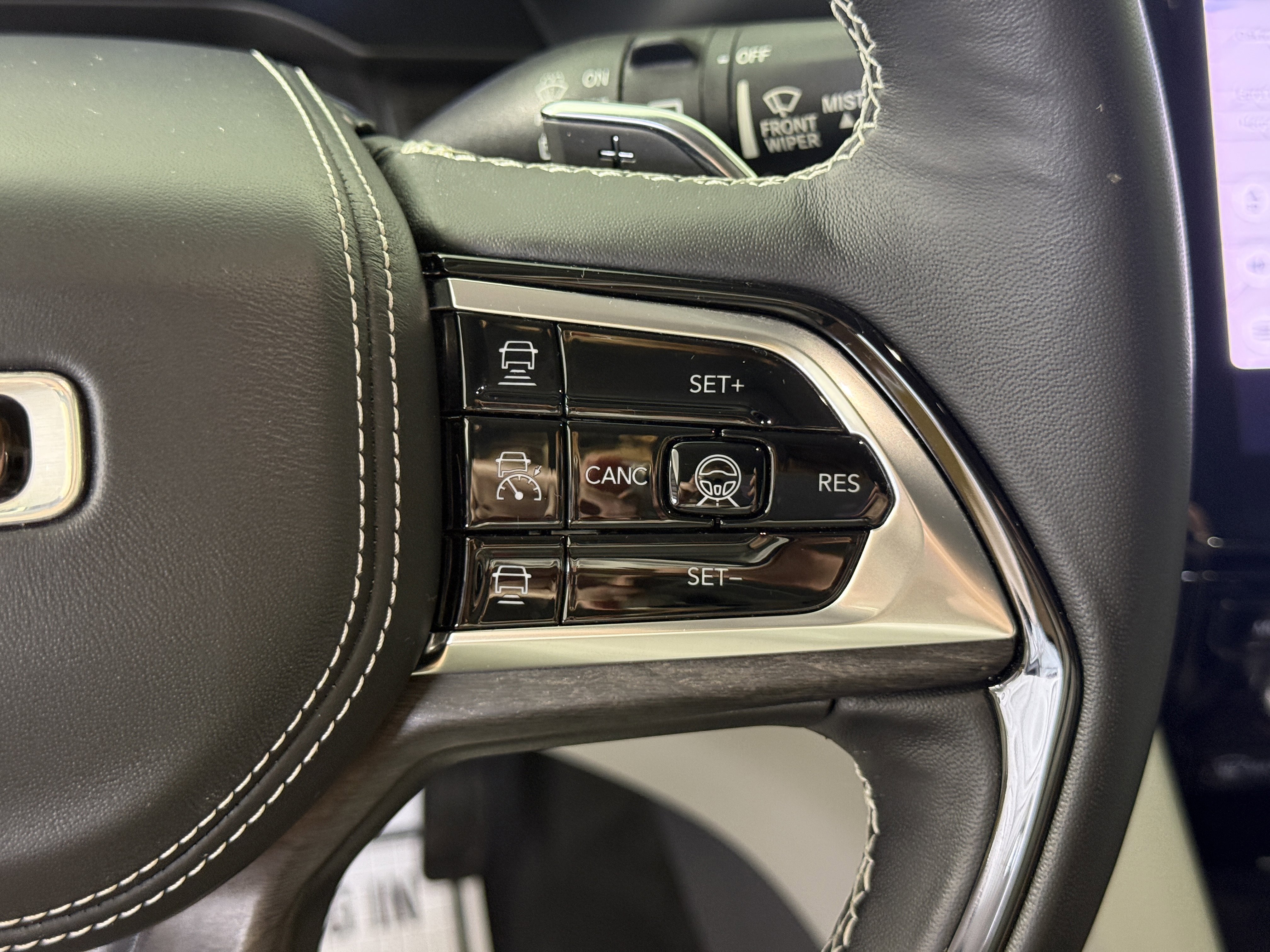 Used 2022 Jeep Grand Cherokee Overland w/ Adv Protech Group III image 27