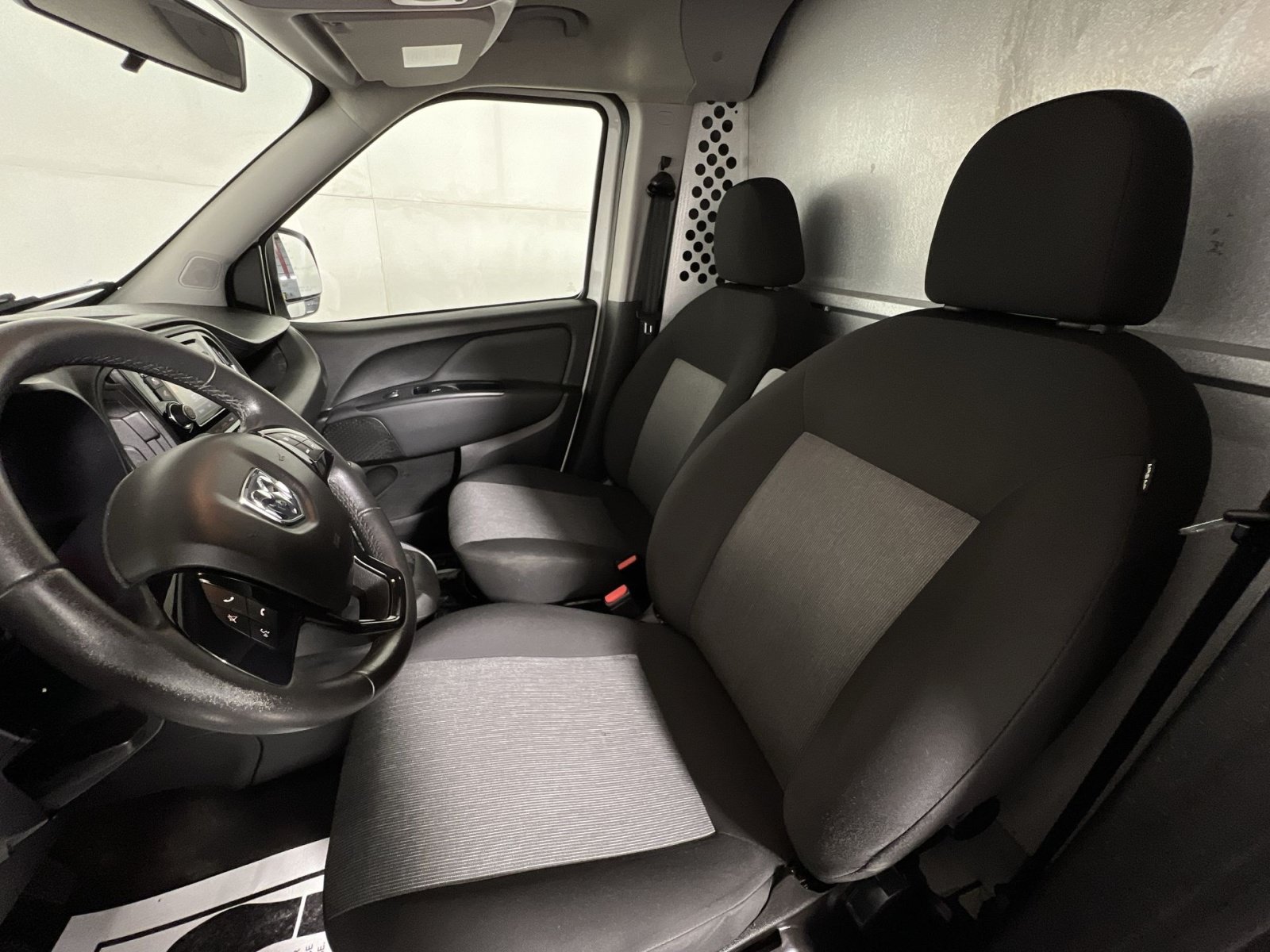 Used 2021 RAM ProMaster City Tradesman SLT FWD image 13