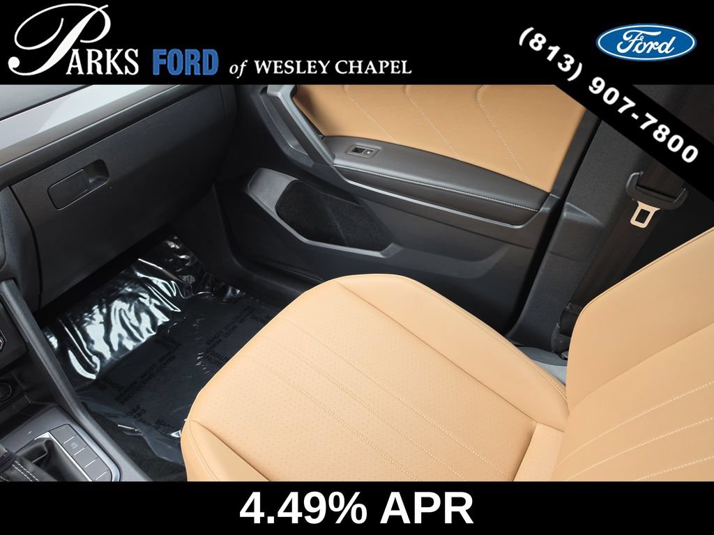 Used 2024 Volkswagen Tiguan SE w/ Panoramic Sunroof Package FWD image 15