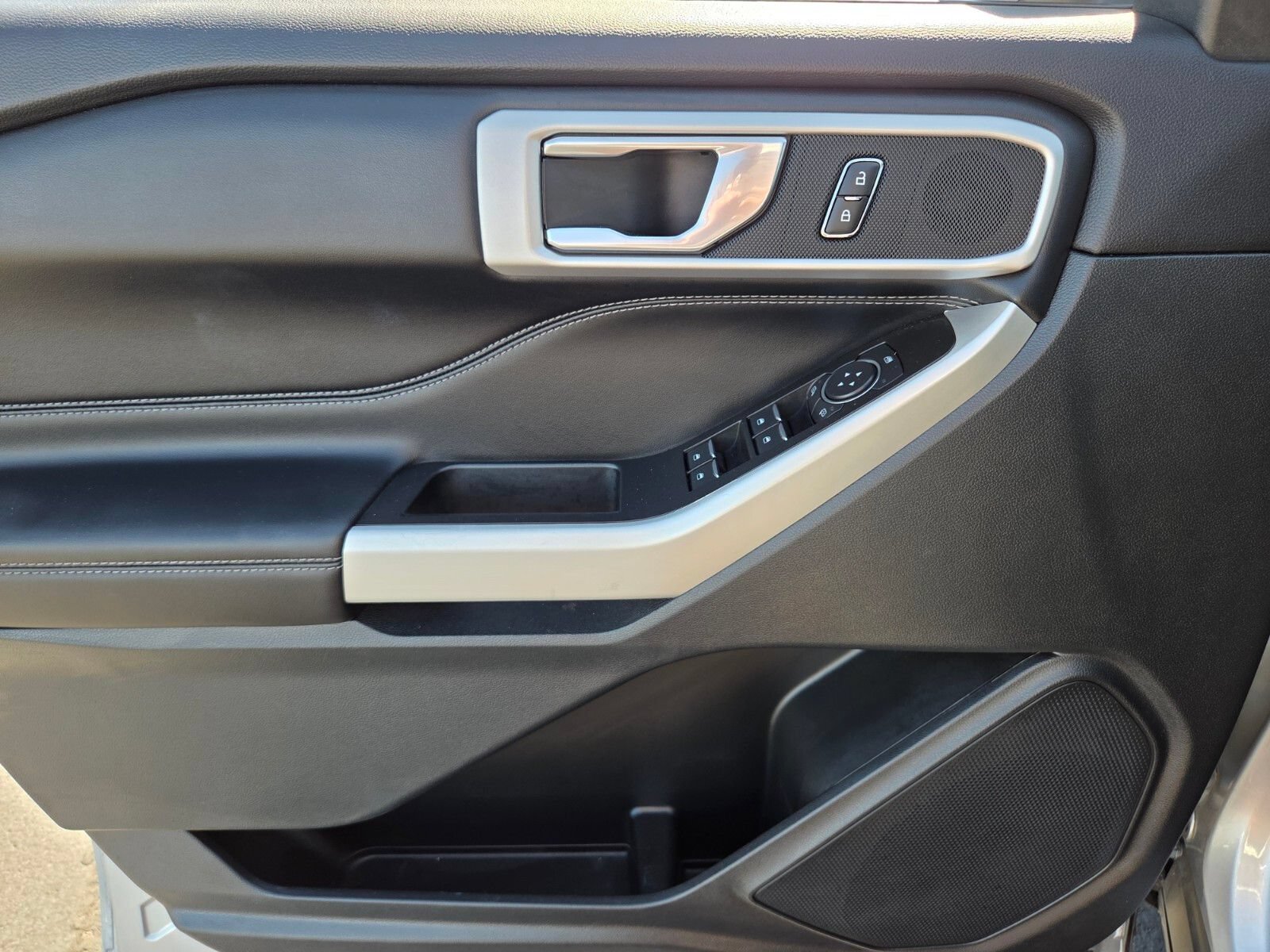 Certified 2021 Ford Explorer XLT RWD image 18