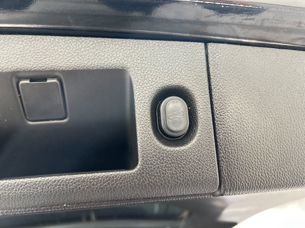 Used 2018 GMC Yukon SLT image 28