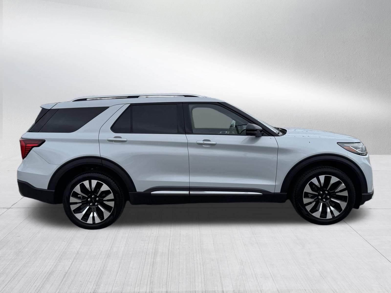 Certified 2025 Ford Explorer Platinum w/ LUX Leather Package image 6