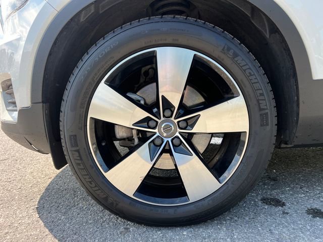 Used 2020 Volvo XC40 T5 Momentum w/ Protection Package Premier AWD/4WD image 16
