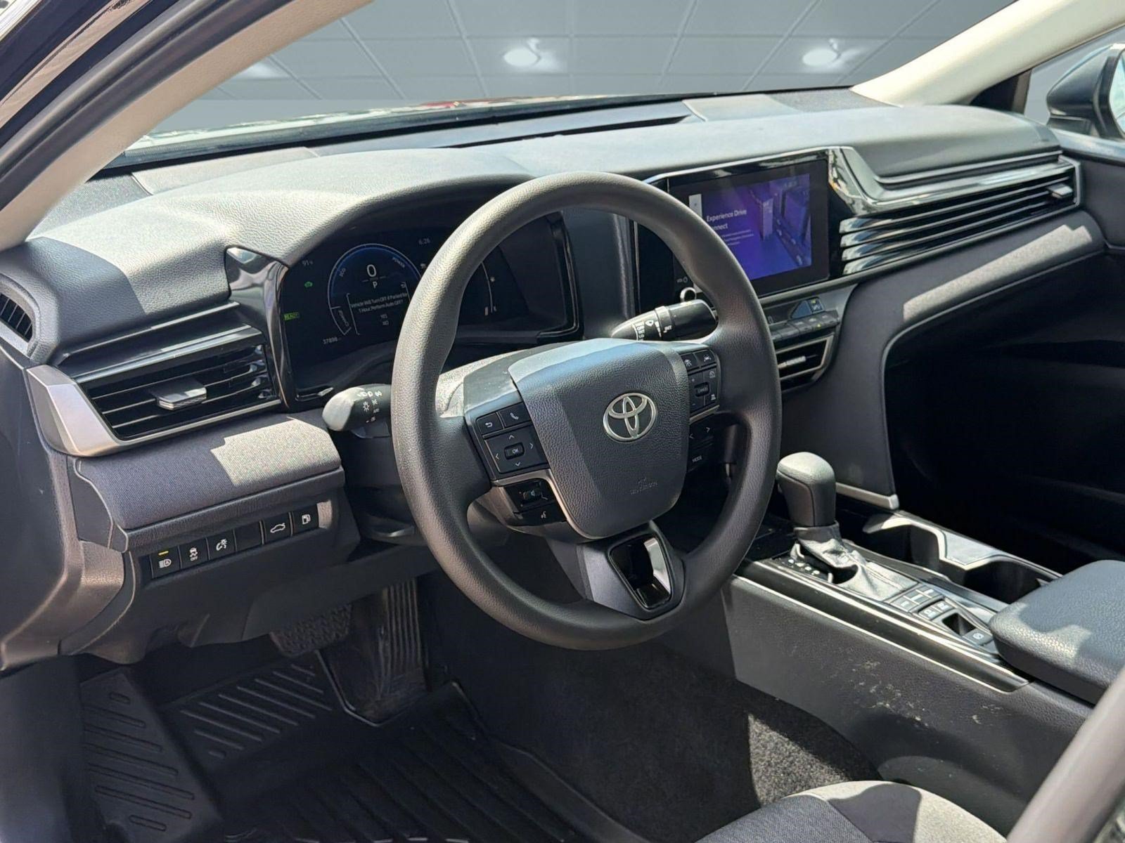 Used 2025 Toyota Camry LE w/ Convenience Package FWD image 4