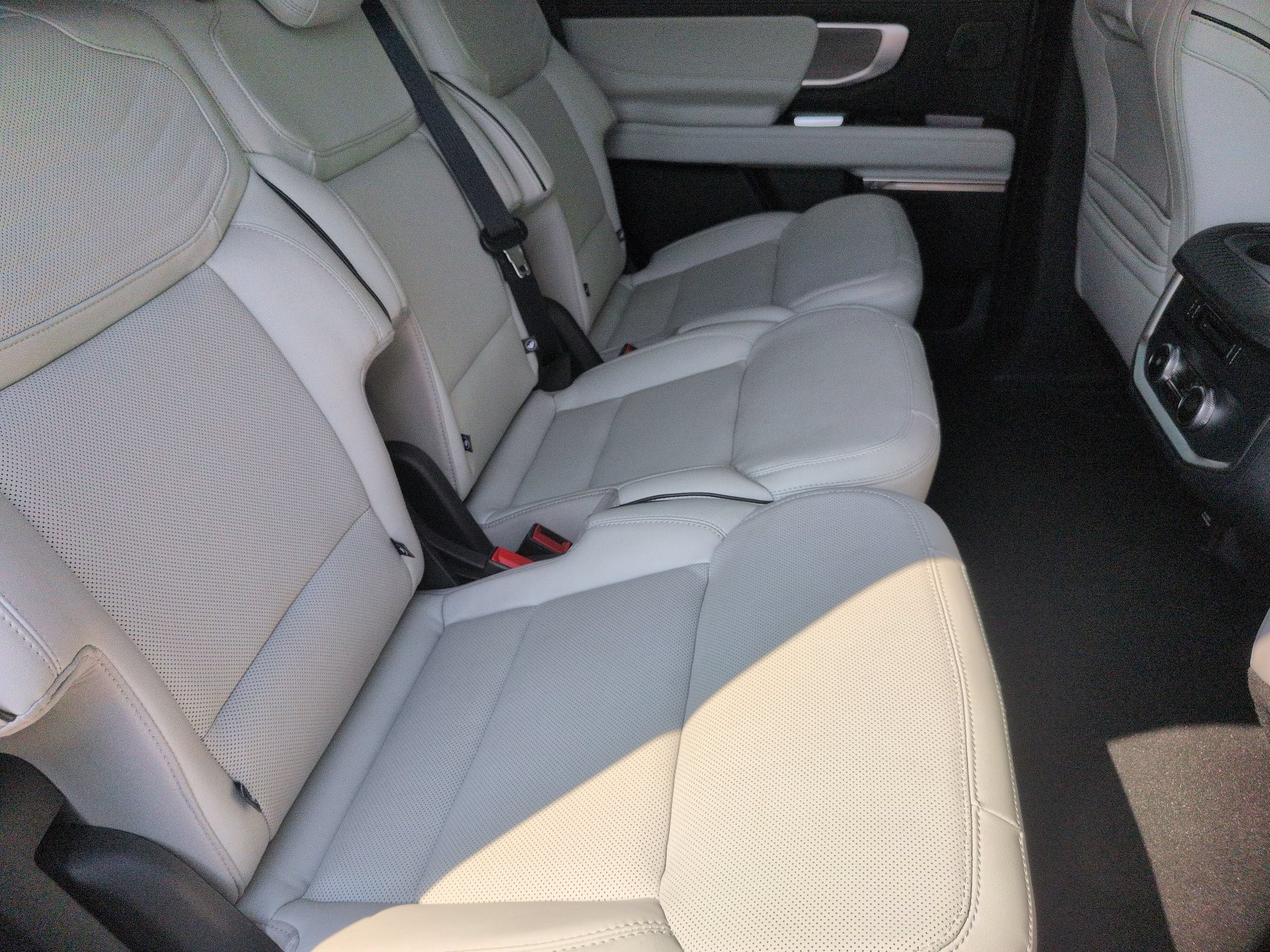 Certified 2025 Ford Expedition Platinum w/ Platinum Ultimate Package AWD/4WD image 35