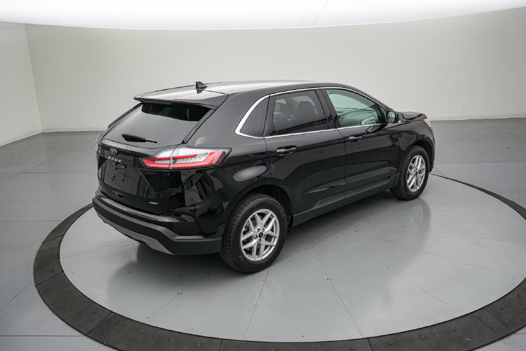 Certified 2024 Ford Edge SEL w/ Convenience Package AWD/4WD image 4