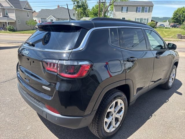 Used 2024 Jeep Compass Latitude w/ Convenience Group AWD/4WD image 6