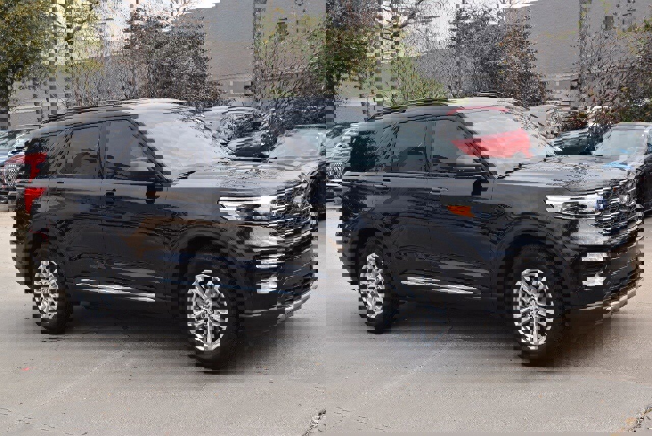 Certified 2023 Ford Explorer XLT w/ Equipment Group 202A image 5