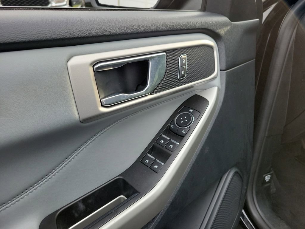 Certified 2022 Ford Explorer XLT w/ Equipment Group 202A image 19