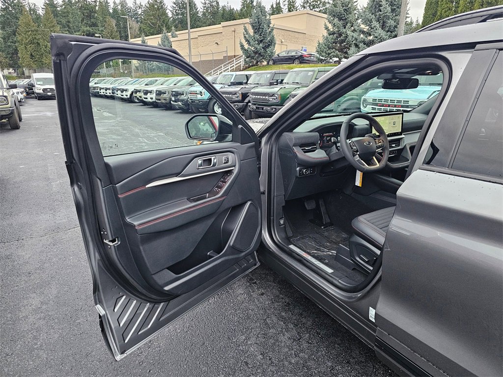 Certified 2026 Ford Explorer ST-Line w/ ST-Line Street Pack image 19
