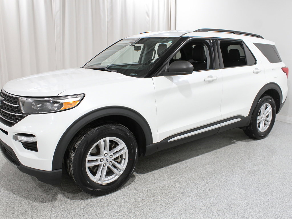 Certified 2022 Ford Explorer XLT w/ Equipment Group 202A image 3