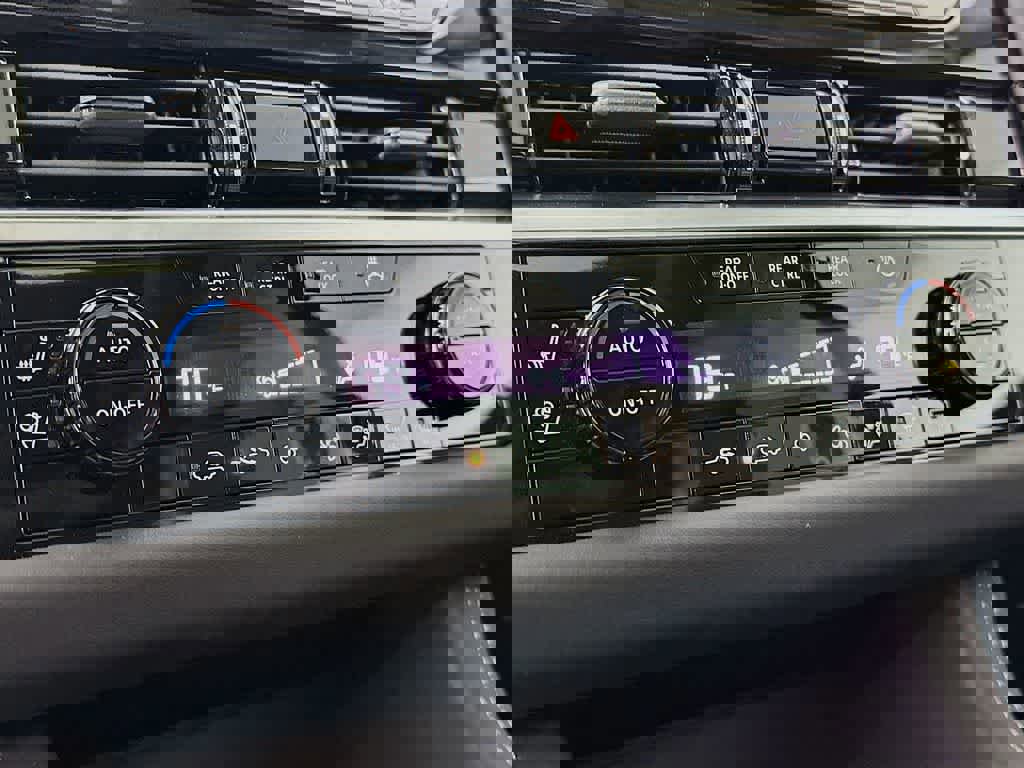 Used 2025 Nissan Pathfinder Platinum w/ Cargo Package image 21