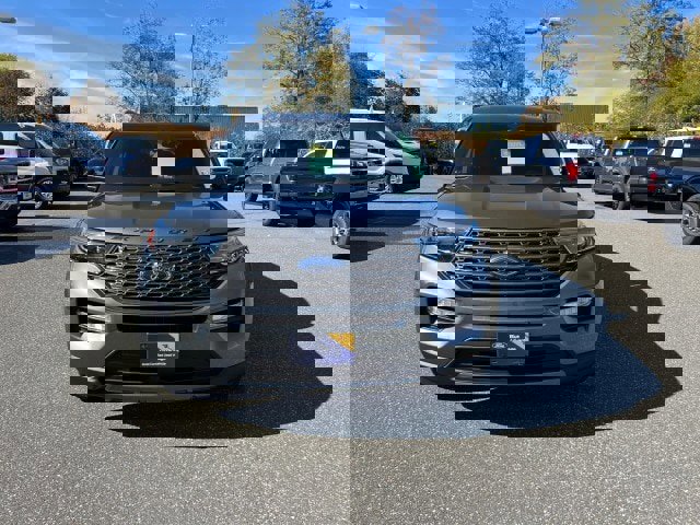 Certified 2022 Ford Explorer XLT w/ Equipment Group 202A image 6