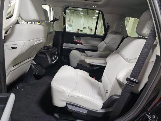 Certified 2025 Ford Expedition Platinum w/ Driver's Package AWD/4WD image 15