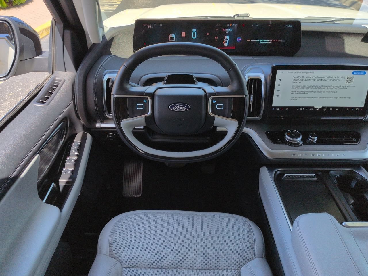 Certified 2025 Ford Expedition Platinum w/ Driver's Package AWD/4WD image 16