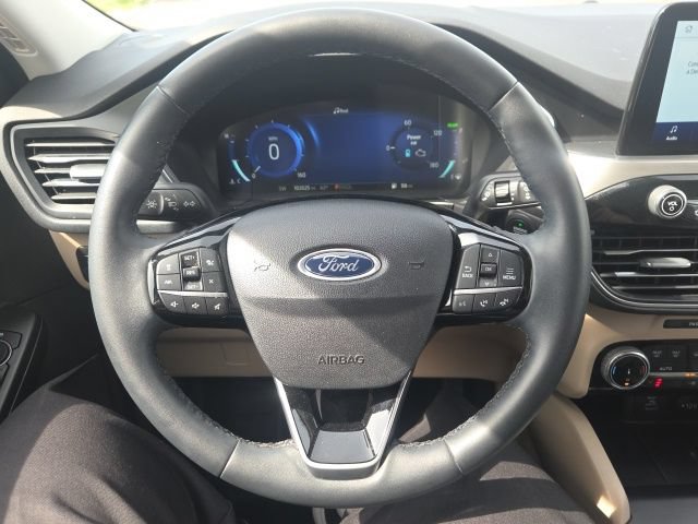 Certified 2022 Ford Escape Titanium AWD/4WD image 38