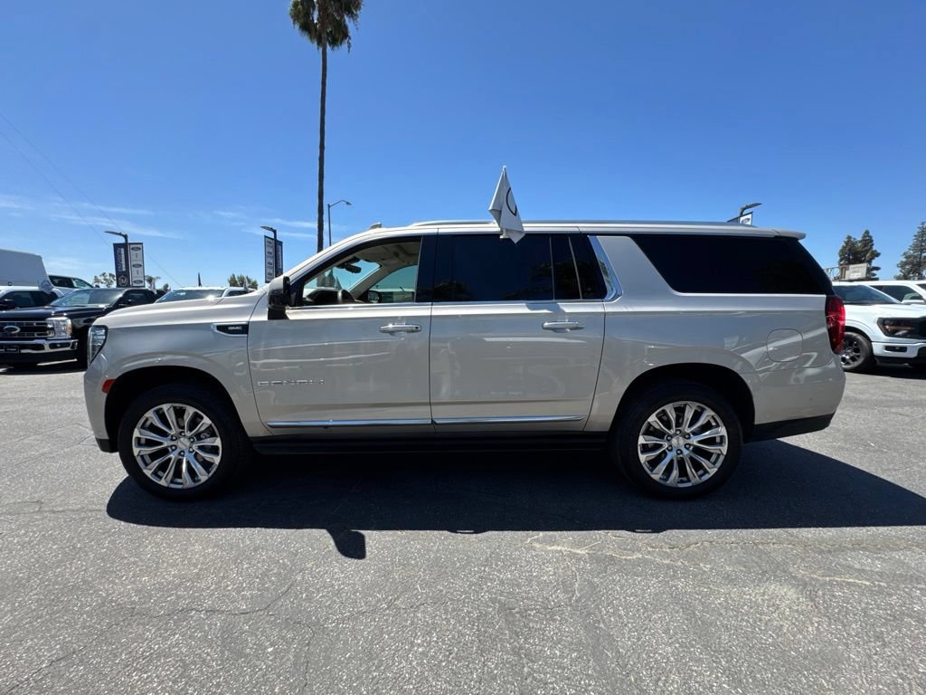Used 2023 GMC Yukon XL Denali w/ Denali Reserve Package AWD/4WD image 7