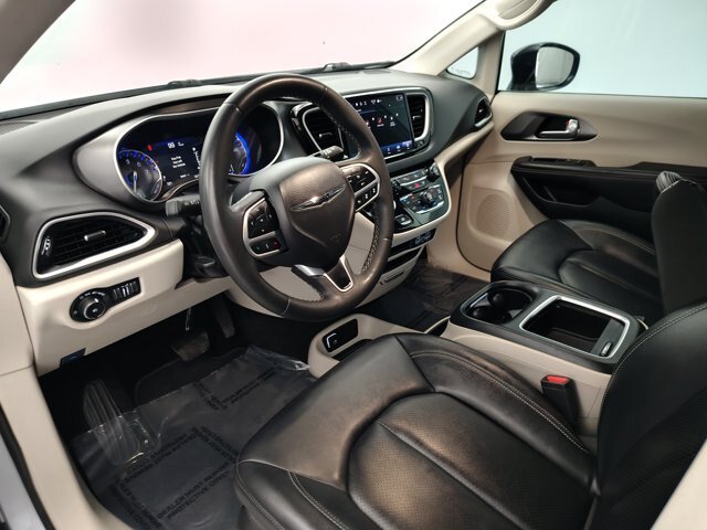 Used 2024 Chrysler Pacifica Touring-L FWD image 39