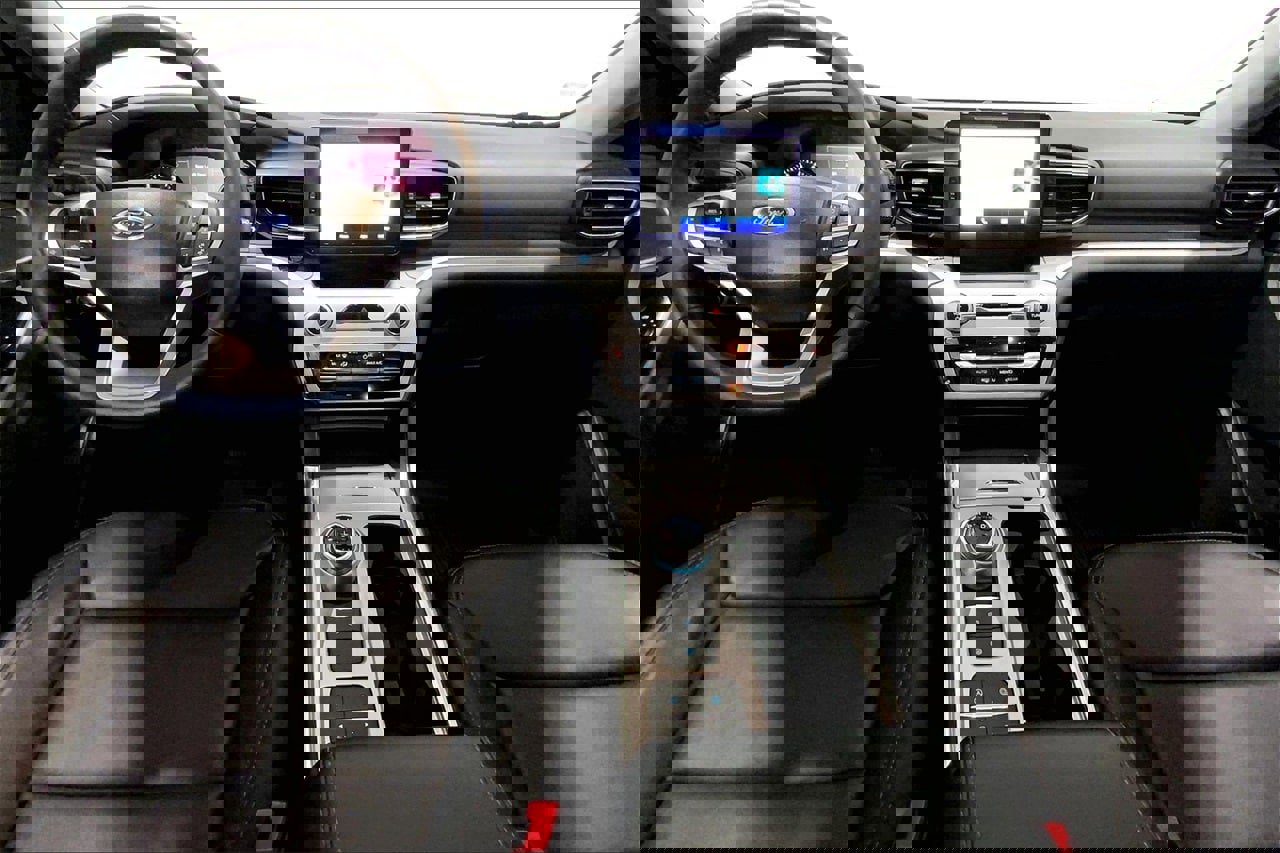 Certified 2024 Ford Explorer XLT w/ Equipment Group 202A image 15