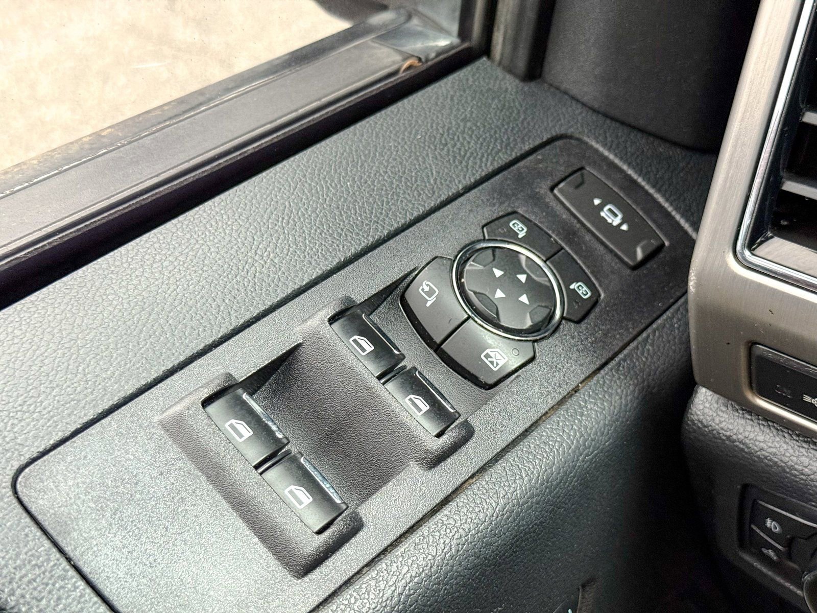 Certified 2022 Ford F350 Platinum w/ Tremor Off-Road Package image 32