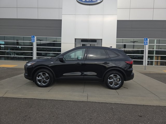 Certified 2025 Ford Escape ST-Line AWD/4WD image 2