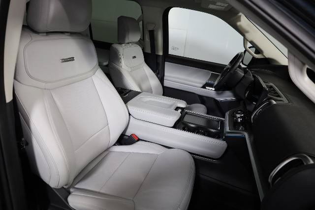 Certified 2025 Ford Expedition Platinum w/ Driver's Package AWD/4WD image 9