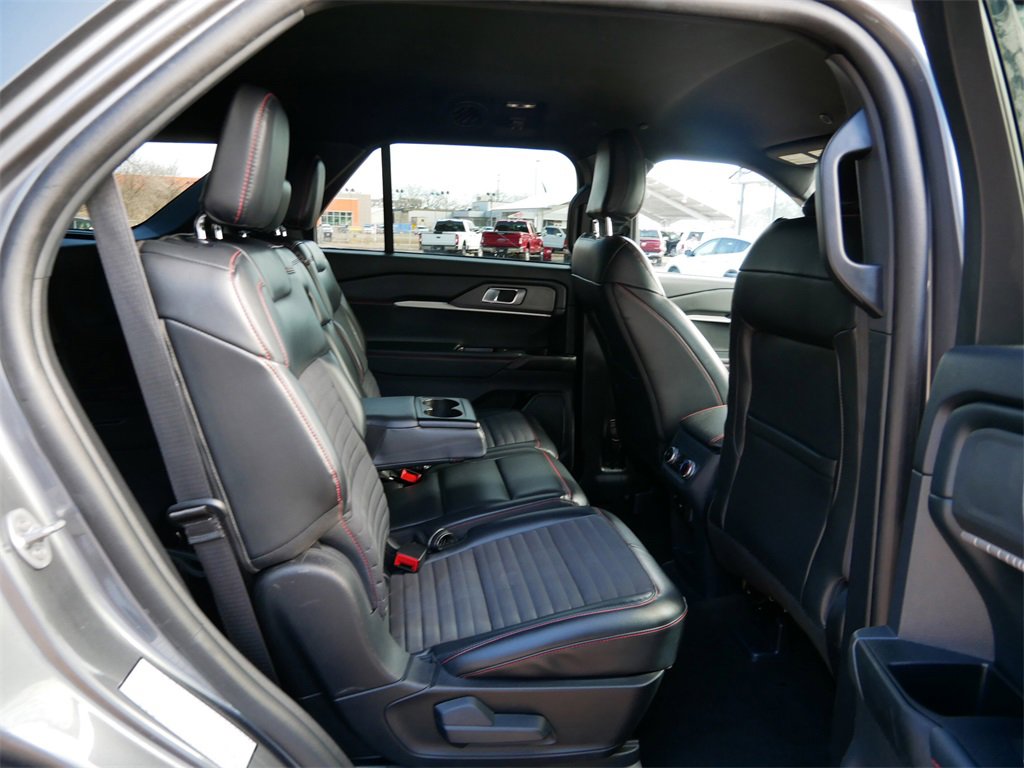 Certified 2025 Ford Explorer ST-Line w/ ST-Line Street Pack image 9