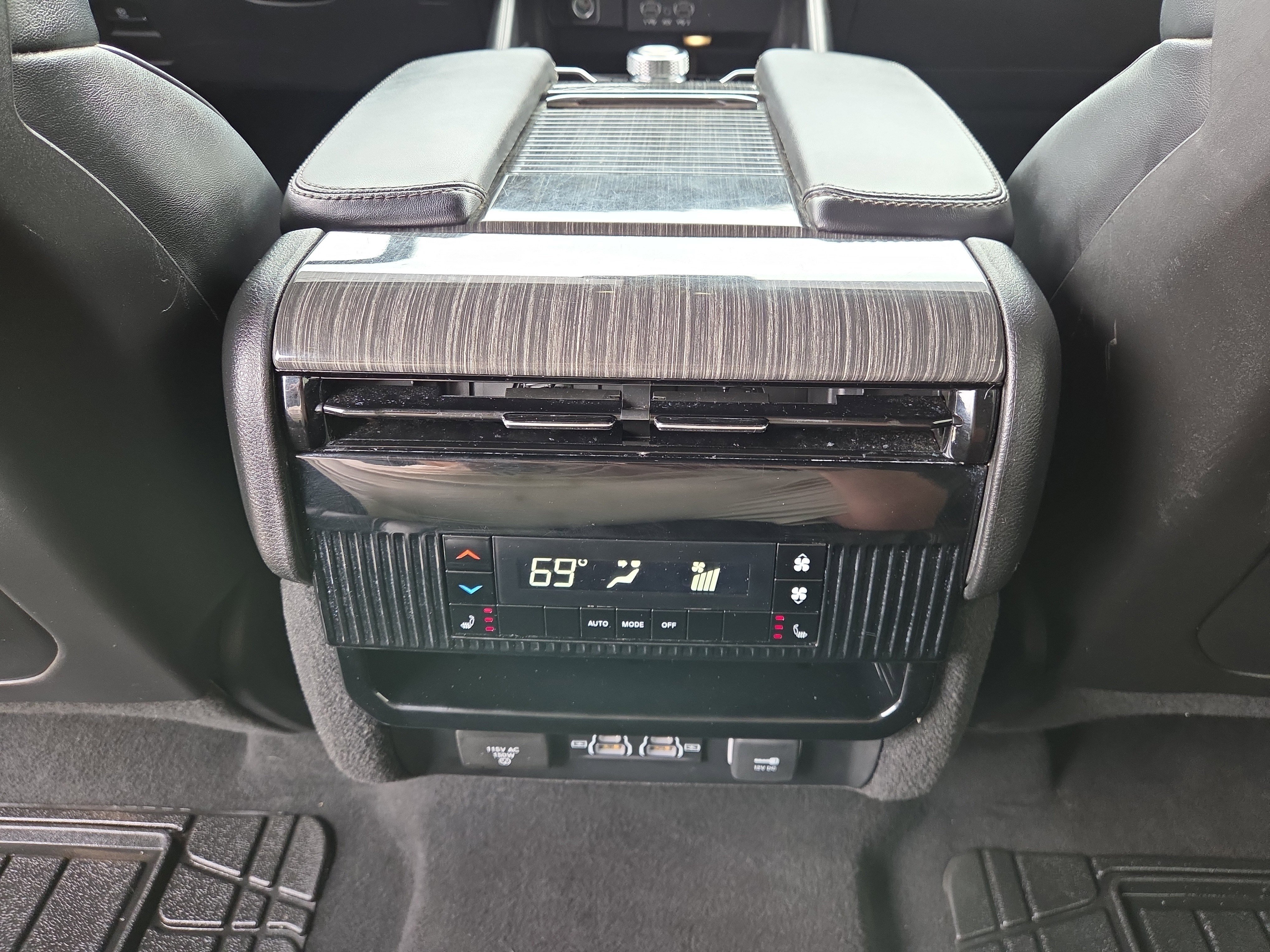 Used 2022 Jeep Wagoneer Series III AWD/4WD image 13