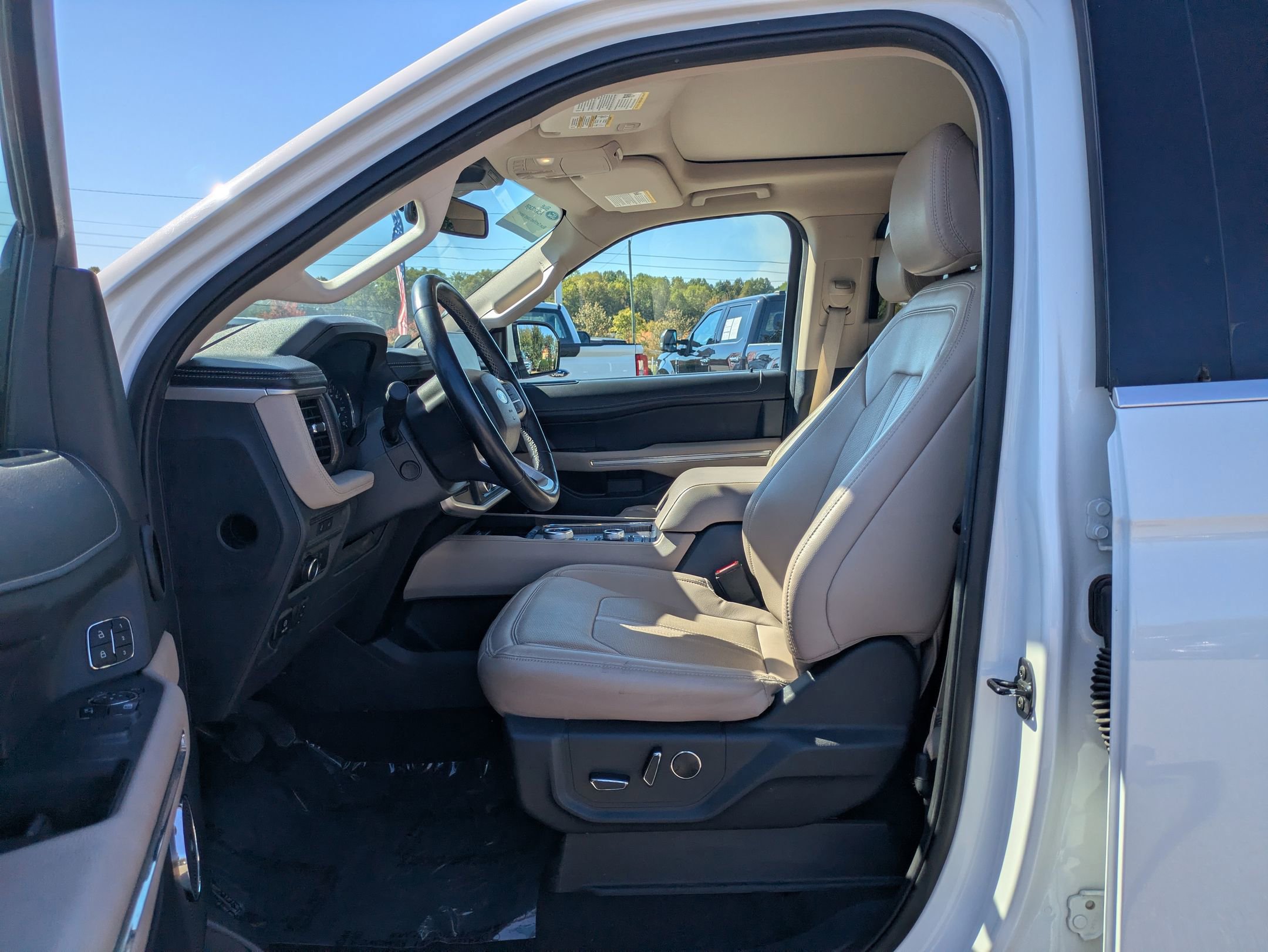 Certified 2024 Ford Expedition Limited image 16