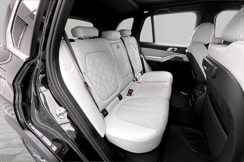 Used 2023 BMW X5 xDrive40i AWD/4WD image 27
