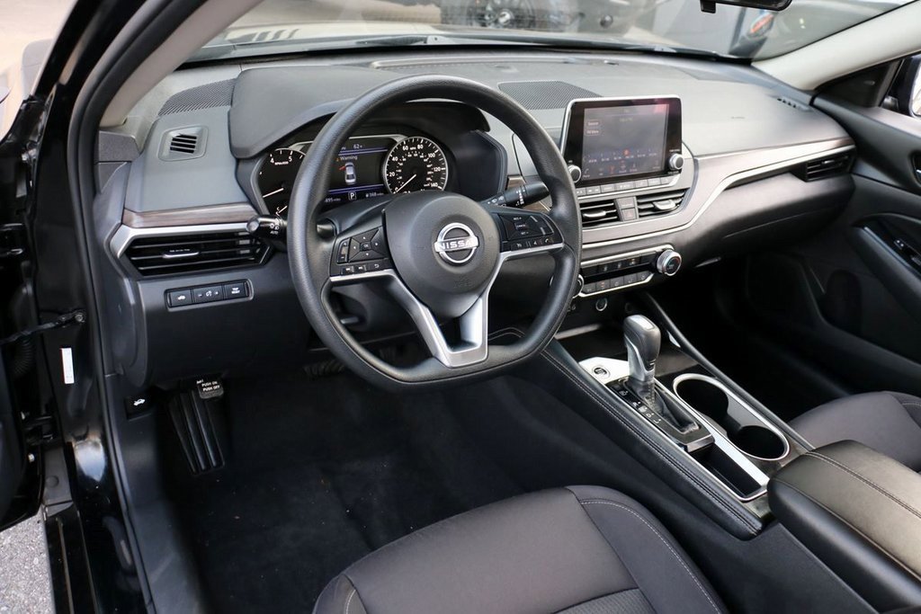 Used 2023 Nissan Altima 2.5 SV image 17