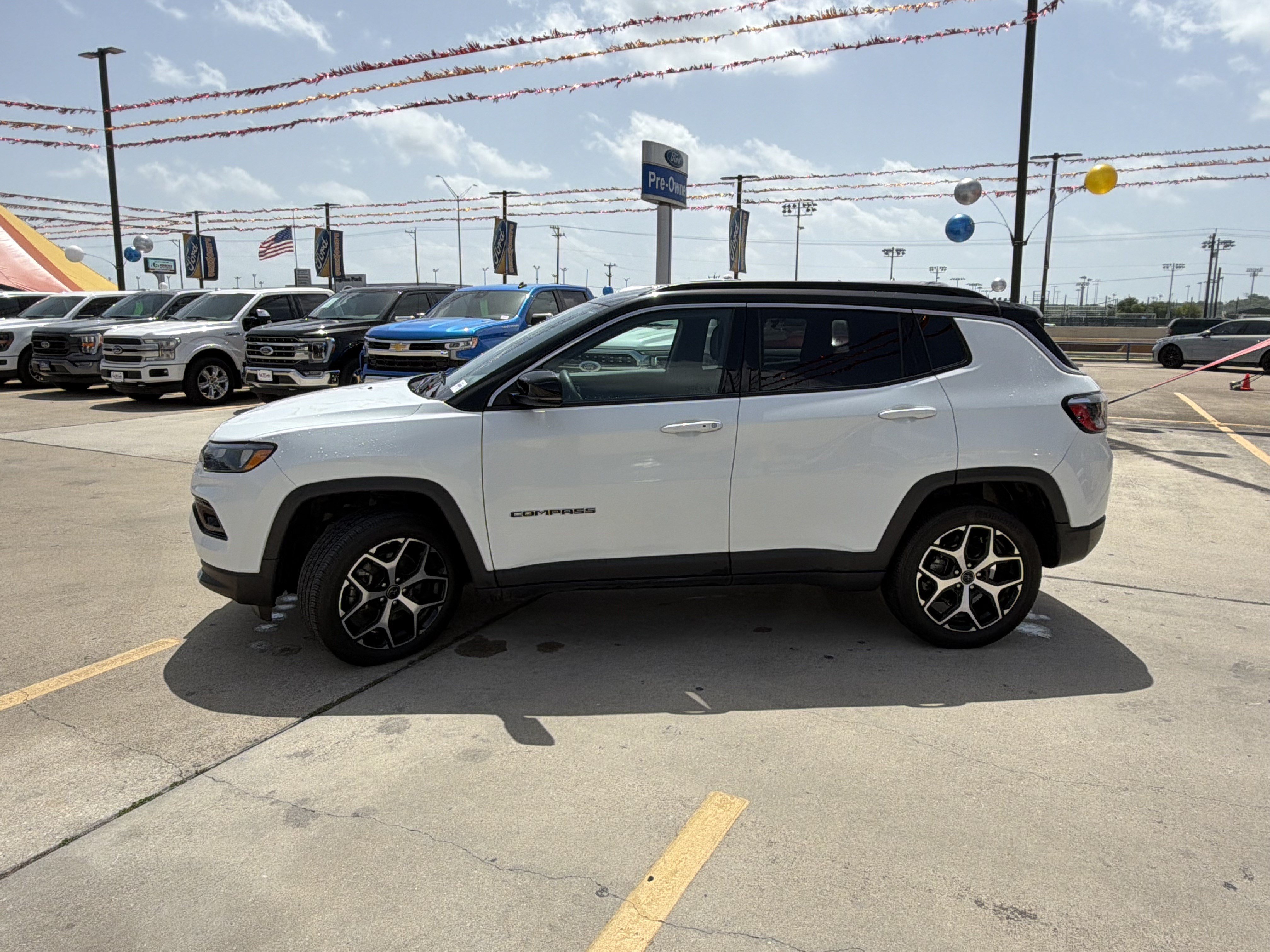 Used 2025 Jeep Compass Limited AWD/4WD image 11