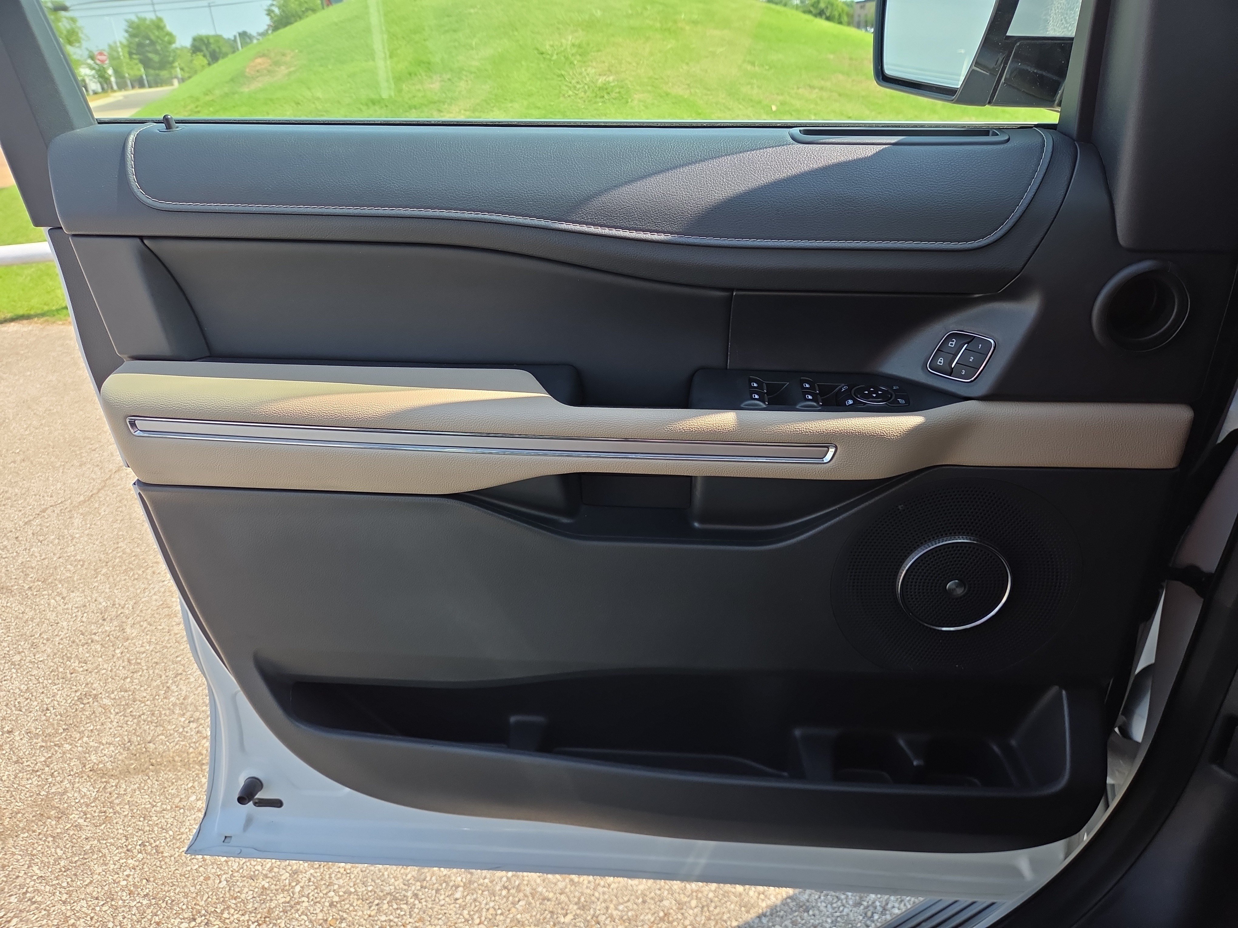Certified 2024 Ford Expedition Limited RWD image 19