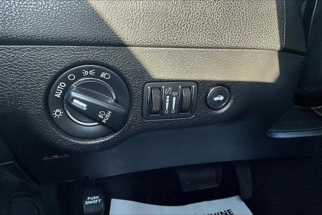 Used 2019 Chrysler 300 Limited image 33