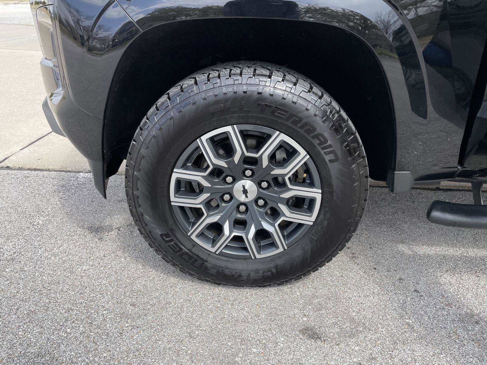 Used 2023 Chevrolet Colorado Z71 w/ Advanced Trailering Package AWD/4WD image 10