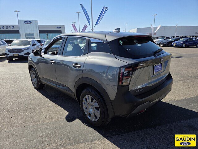 Used 2025 Nissan Kicks S FWD image 5