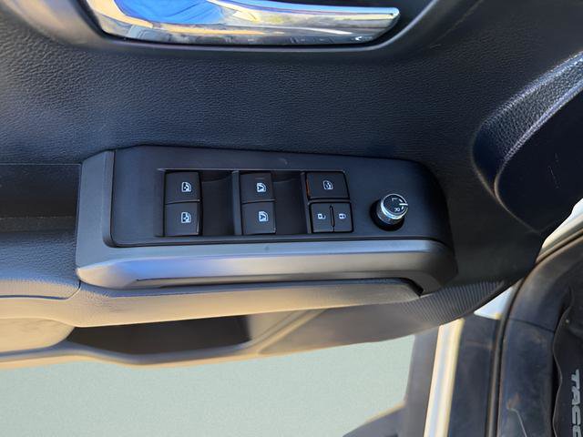 Used 2017 Toyota Tacoma TRD Off-Road w/ Premium & Technology Package AWD/4WD image 10