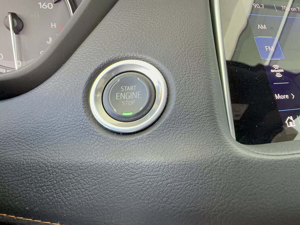 Used 2023 Cadillac XT4 Premium Luxury w/ Technology Package FWD image 21