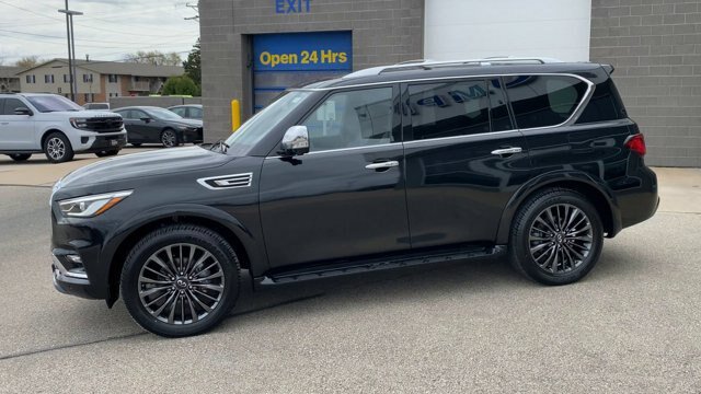 Used 2023 INFINITI QX80 Sensory w/ All-Season Package AWD/4WD image 6
