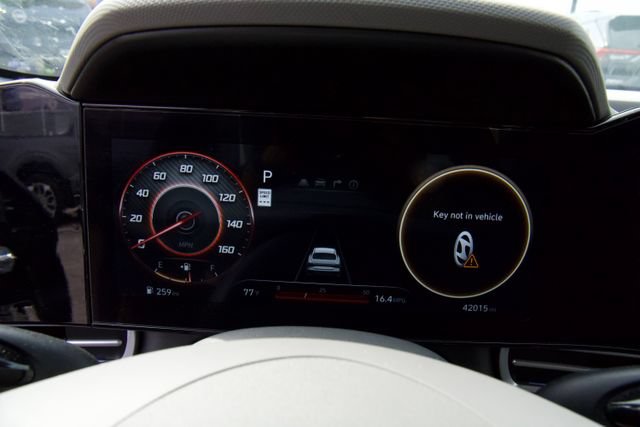 Used 2025 Hyundai Elantra SEL FWD image 21