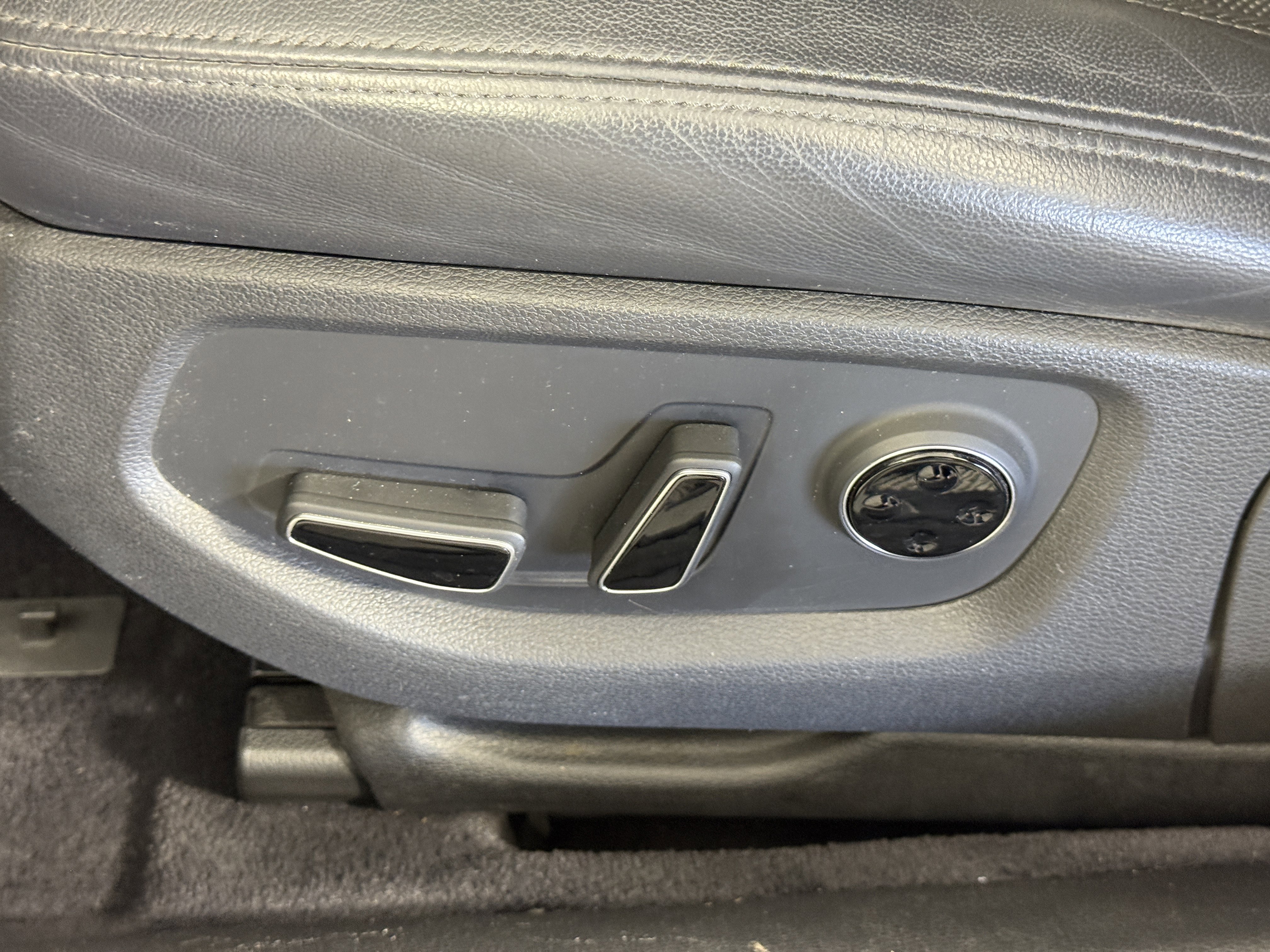 Used 2019 Genesis G80 3.8 image 16