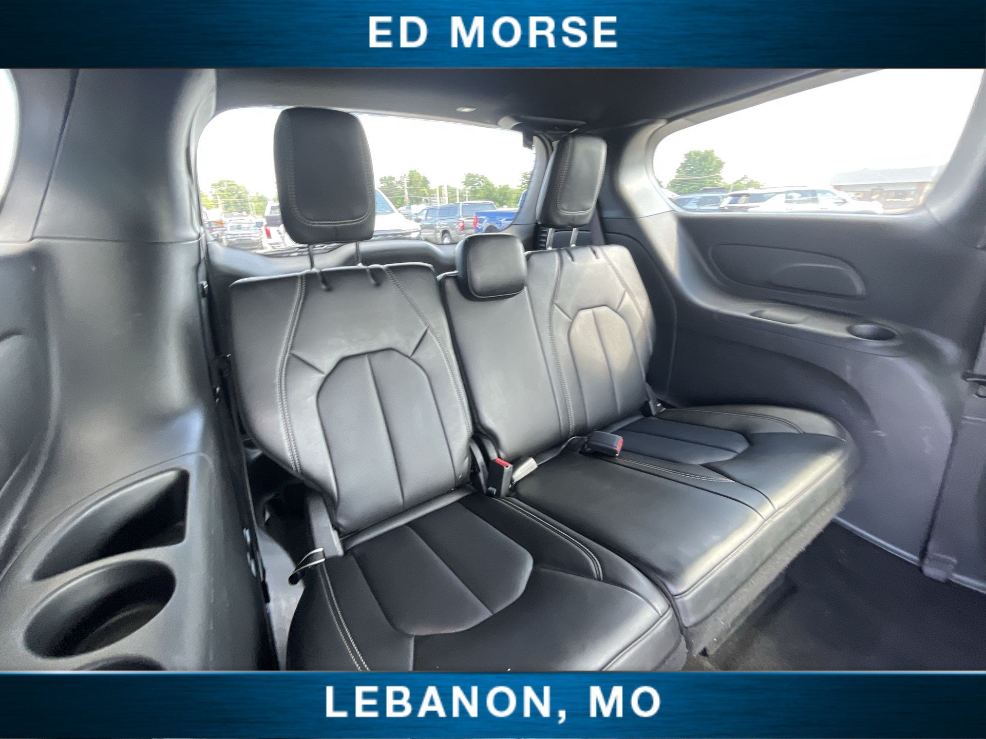 Used 2025 Chrysler Pacifica Select FWD image 24