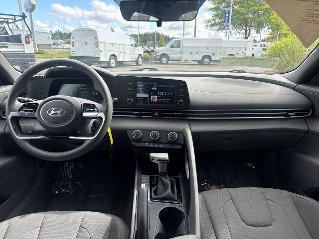 Used 2024 Hyundai Elantra SE FWD image 6