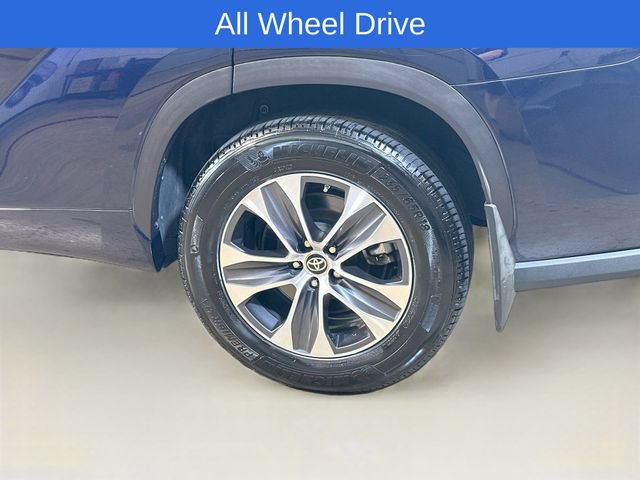 Used 2020 Toyota Highlander XLE AWD/4WD image 7