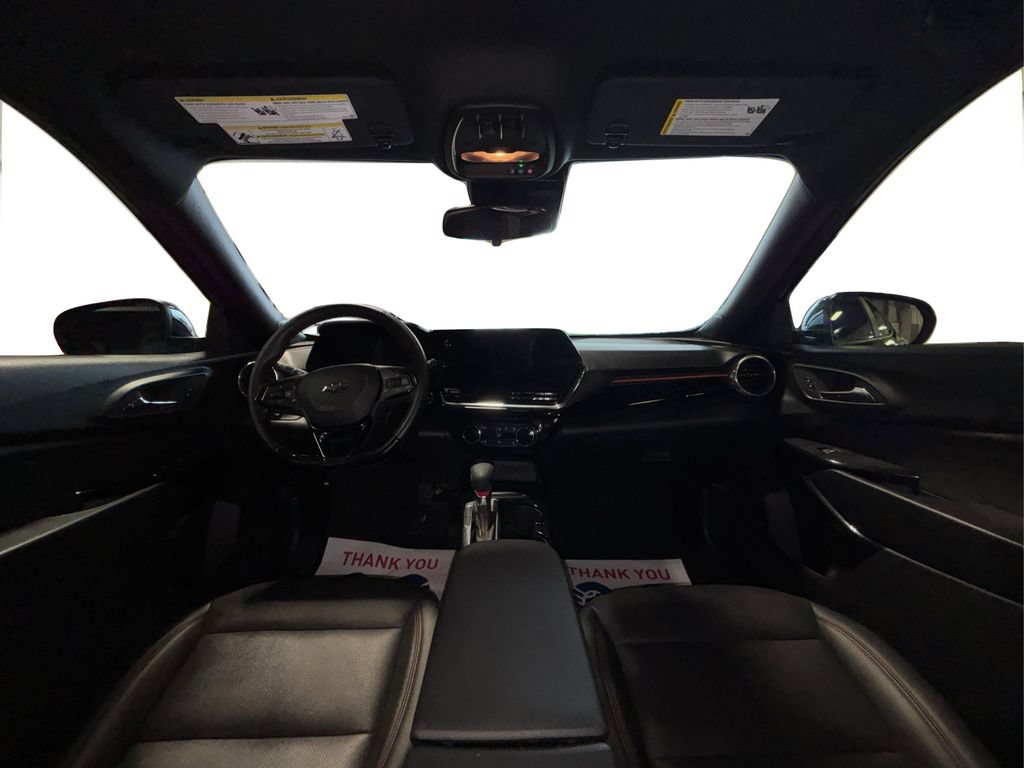 Used 2025 Chevrolet Trax RS w/ Sunroof Package FWD image 32