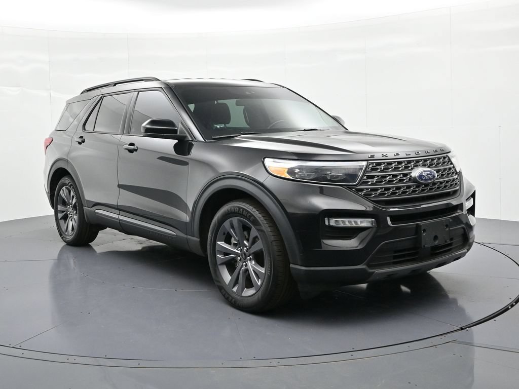 Certified 2022 Ford Explorer XLT w/ Equipment Group 202A RWD image 4