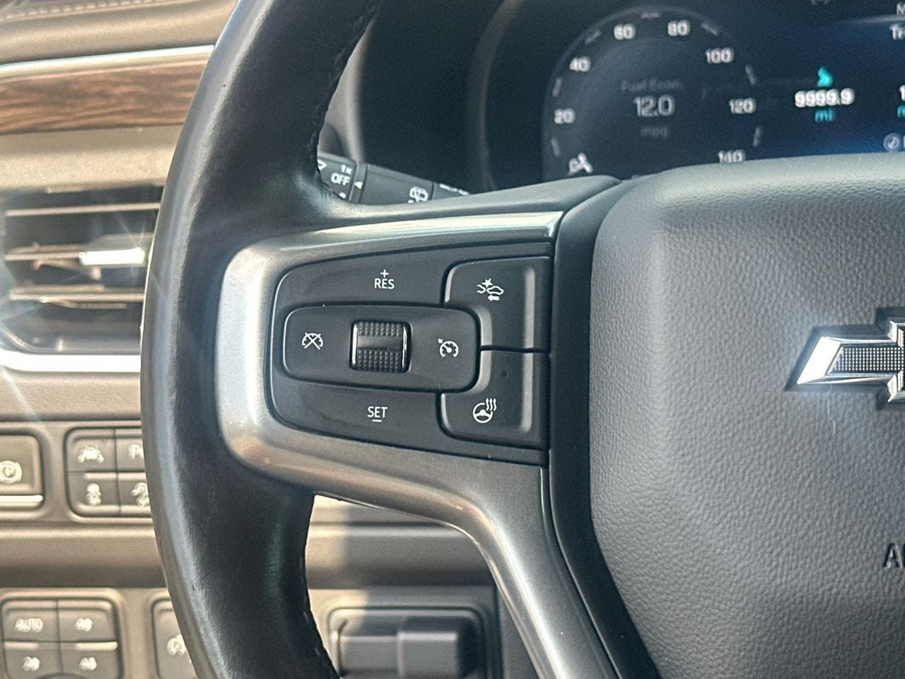 Used 2022 Chevrolet Tahoe Z71 w/ Z71 Off-Road Package AWD/4WD image 27