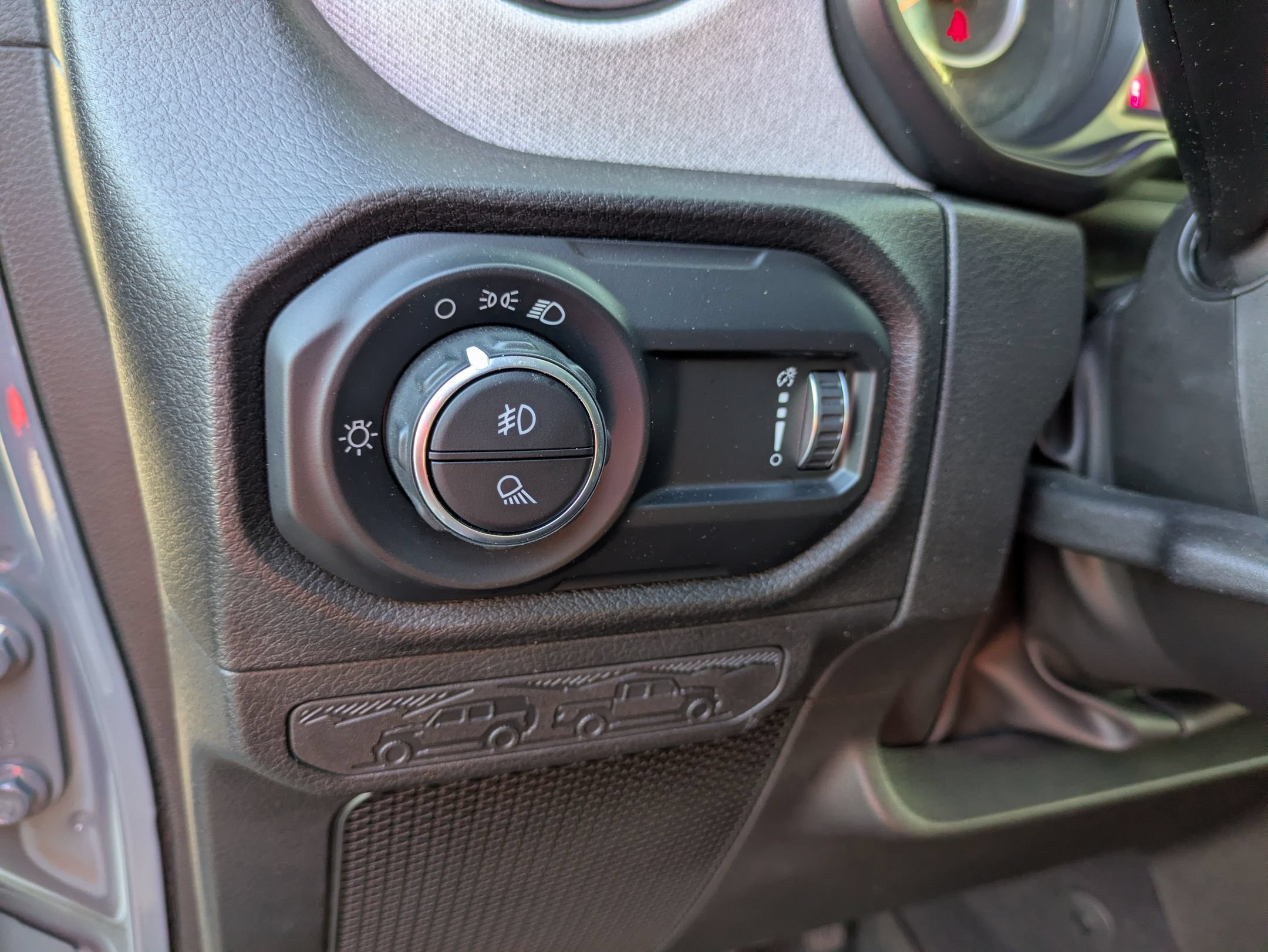 Used 2025 Jeep Gladiator Sport AWD/4WD image 15