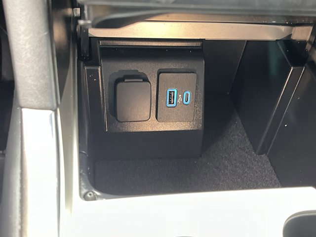 Certified 2022 Ford Explorer XLT w/ Equipment Group 202A AWD/4WD image 24